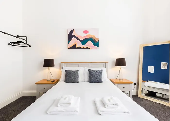 1-Bedroom Apartment In Leamington Spa With Free Parking