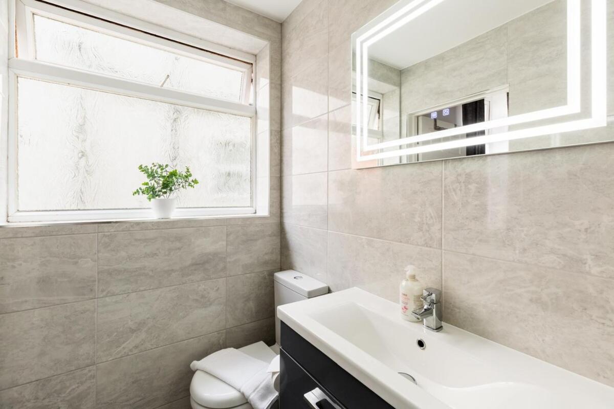 Apartment 1-bedroom In With Free Parking