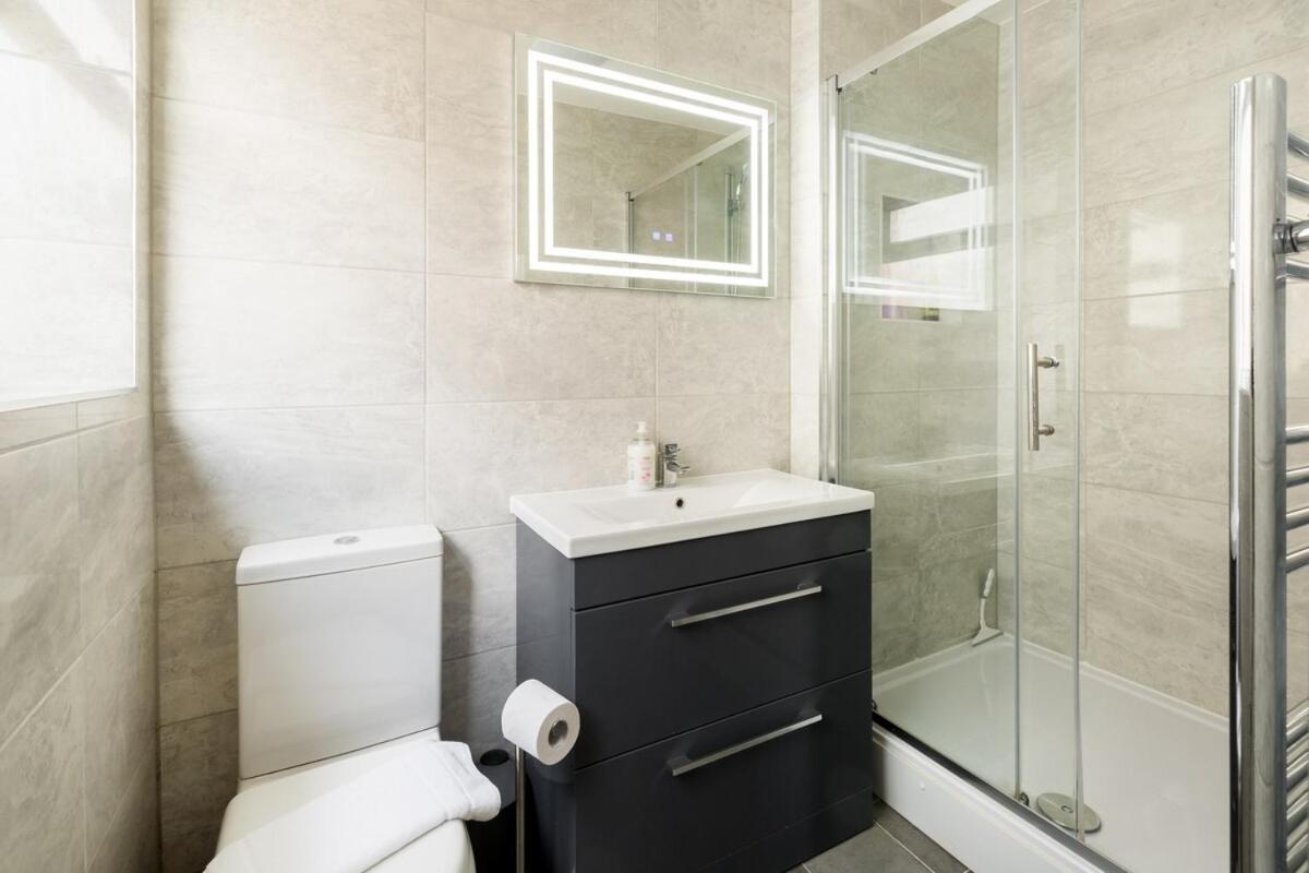 Apartment 1-bedroom In With Free Parking