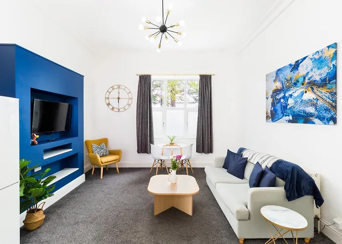 1-Bedroom Apartment In Leamington Spa With Free Parking