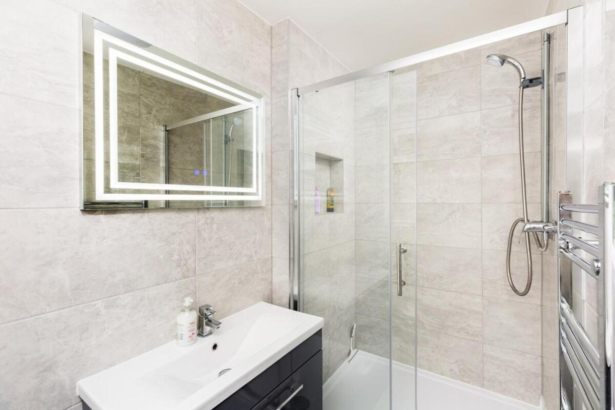 1-bedroom In With Free Parking *